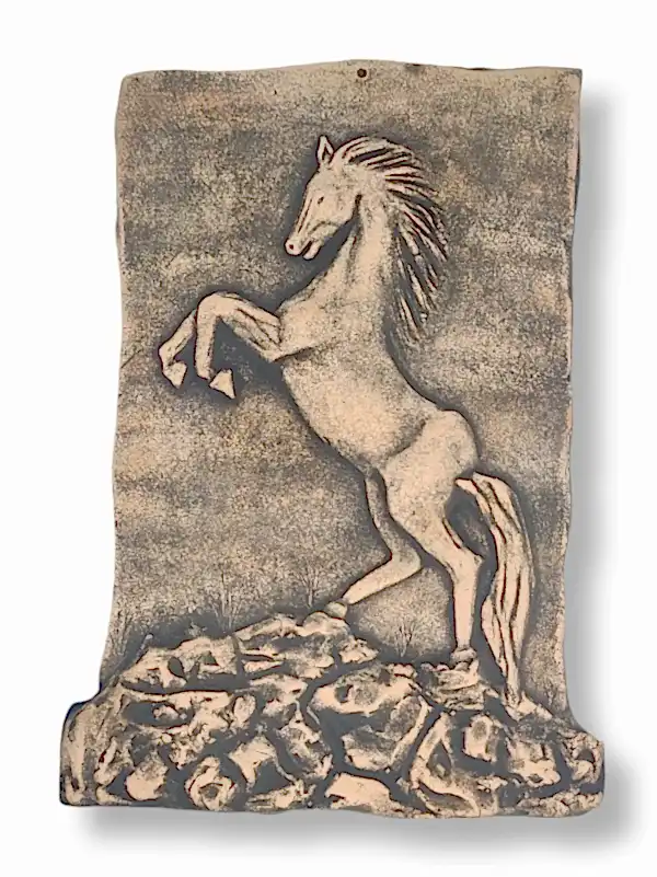 ŞAHLANMIŞ AT RÖLYEF PANO