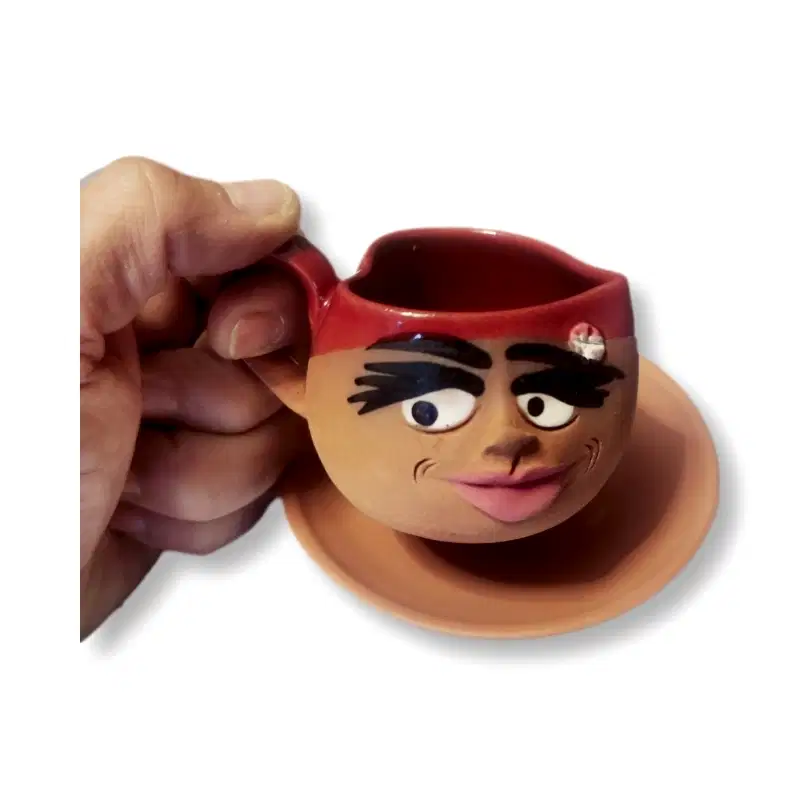 TOPRAK KALPLİ FİNCAN EMOJİ KADIN