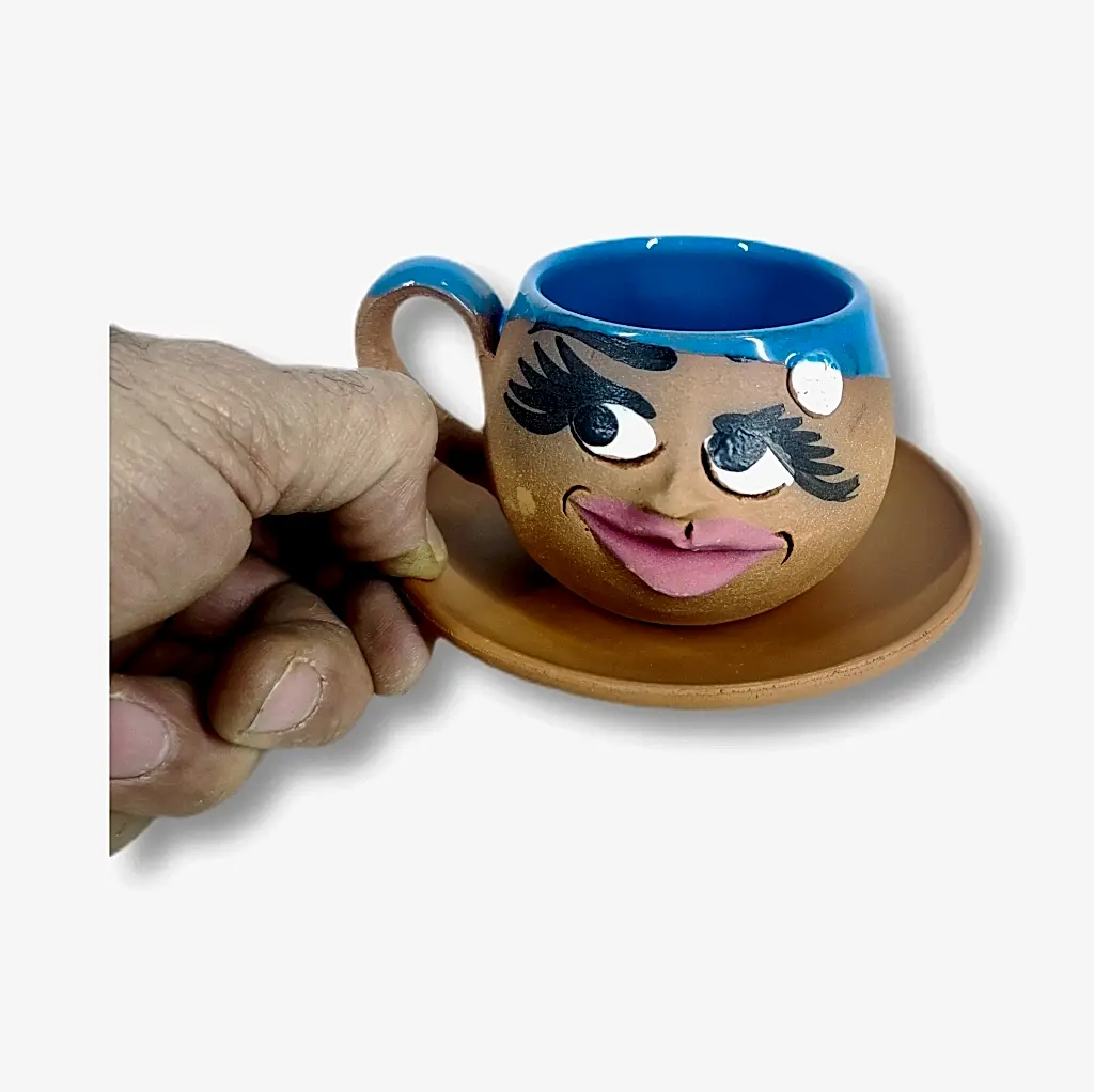 TOPRAK YUVARLAK FİNCAN EMOJİ KADIN